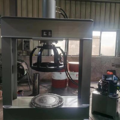 آلة ضغط إطارات الرافعة الشوكية TP120-E عالية الأداء للإطارات الصلبة مع جنوط تصل إلى 15 بوصة