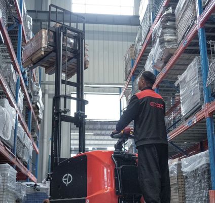 رافعة شوكية موازنة كهربائية EP Tech 2.0 طن مع بطارية ليثيوم اختيارية ارتفاع الرفع 3000 ملم